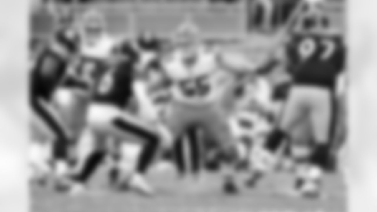 Center Ethan Pocic (55) during a NFL football game between the Cleveland Browns and Pittsburgh Steelers on October 12, 2025 at Acrisure Stadium.