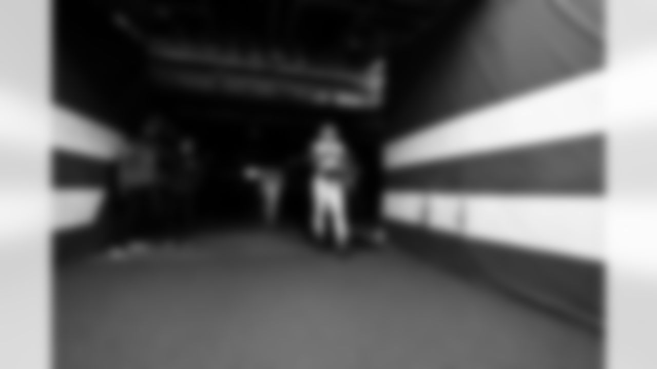 `Tight end David Njoku (85) before a NFL football game between the Cleveland Browns and New York Jets on November 9, 2025 at MetLife Stadium.