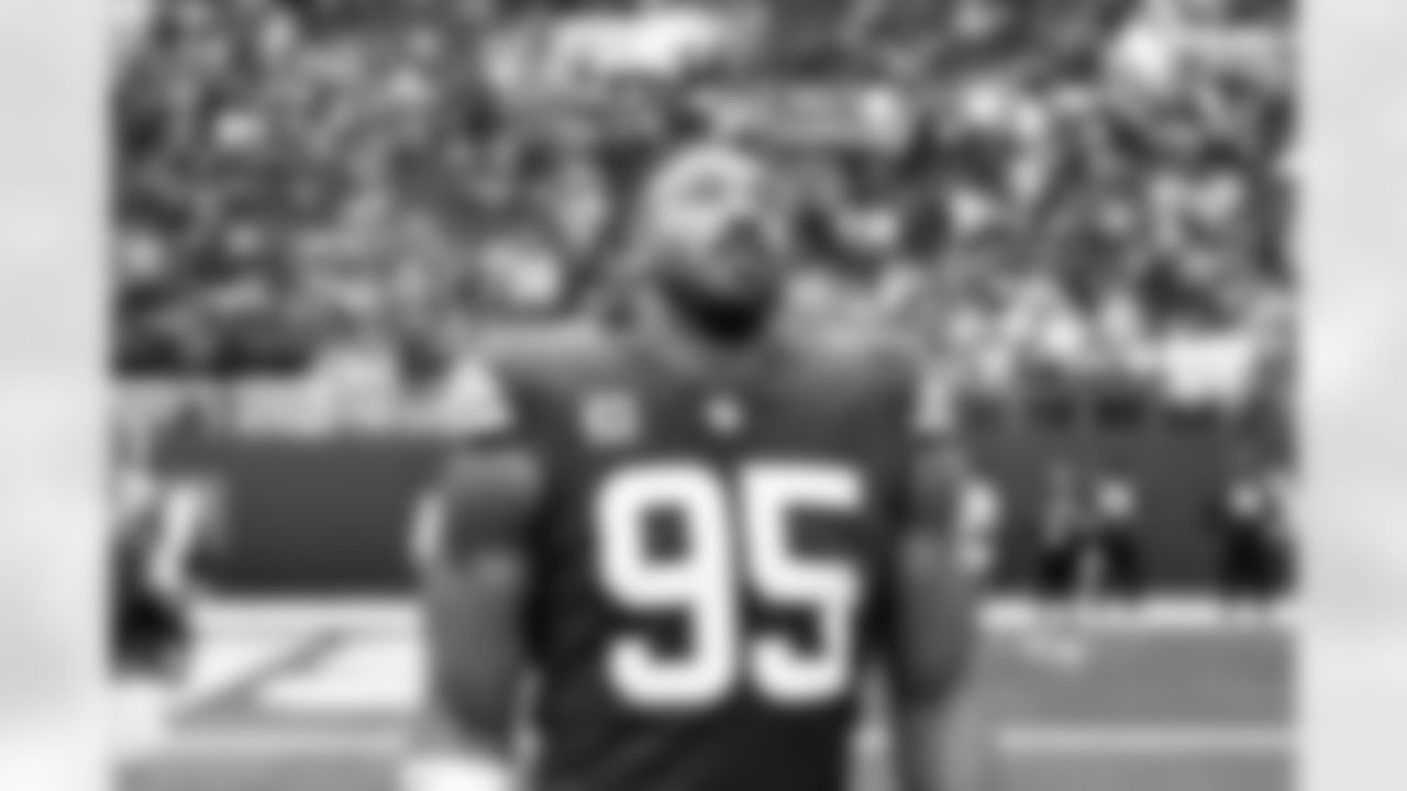 Defensive end Myles Garrett (95) before a NFL football game between the Minnesota Vikings and Cleveland Browns on October 5, 2025 at Tottenham Hotspur Stadium.