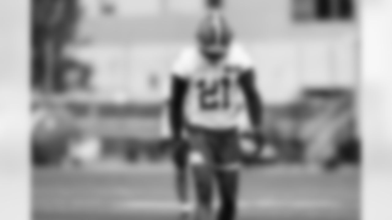 Cornerback Denzel Ward (21) during the first day of mandatory minicamp at CrossCountry Mortgage Campus on June 10, 2025.