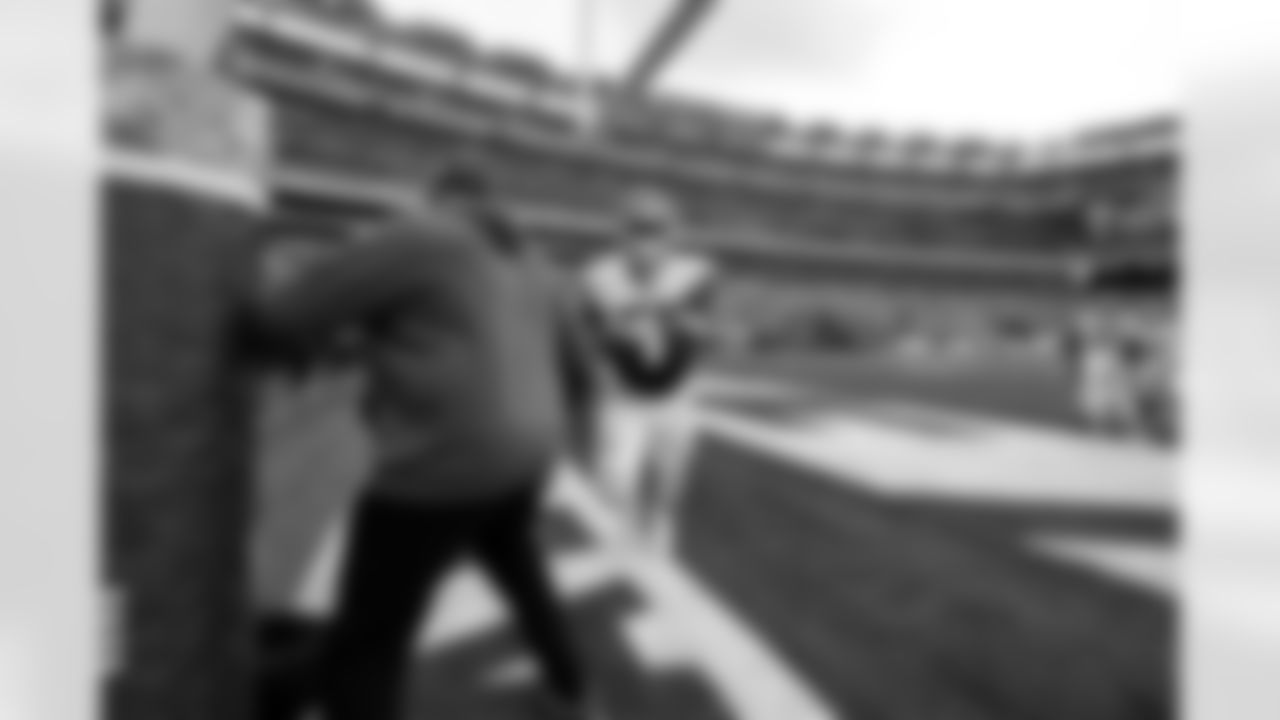 Defensive tackle Mike Hall Jr. (51) before a NFL football game between the Cleveland Browns and New York Jets on November 9, 2025 at MetLife Stadium.