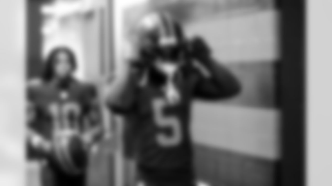 Safety Rayshawn Jenkins (5) before a NFL football game between the Tennessee Titans and Cleveland Browns on December 7, 2025 at Huntington Bank Field.