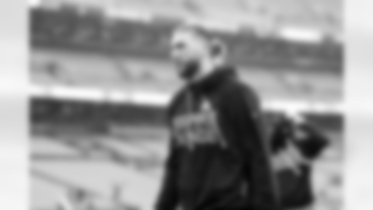 Tight end Sal Cannella (87) before a NFL football game between the Pittsburgh Steelers and Cleveland Browns on December 28, 2025 at Huntington Bank Field.