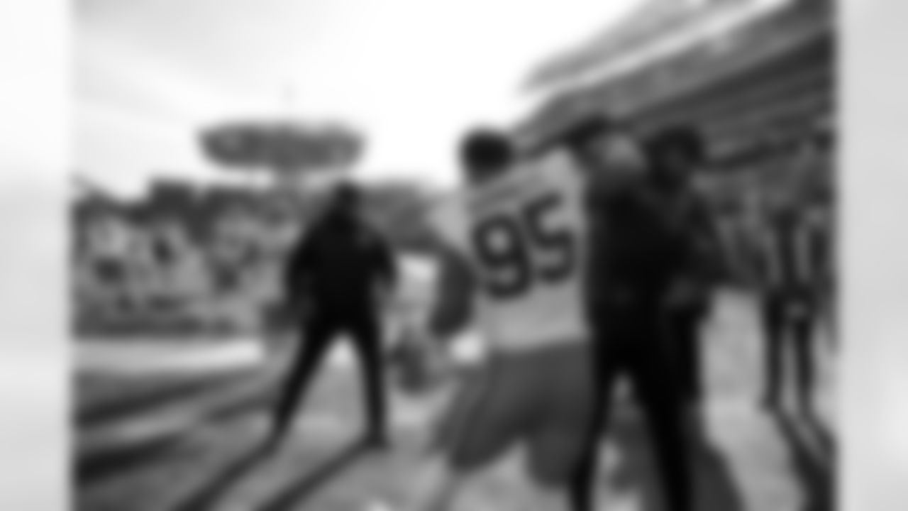 Defensive end Myles Garrett (95) before a NFL football game between the Cleveland Browns and Cincinnati Bengals on January 4, 2026 at Paycor Stadium.