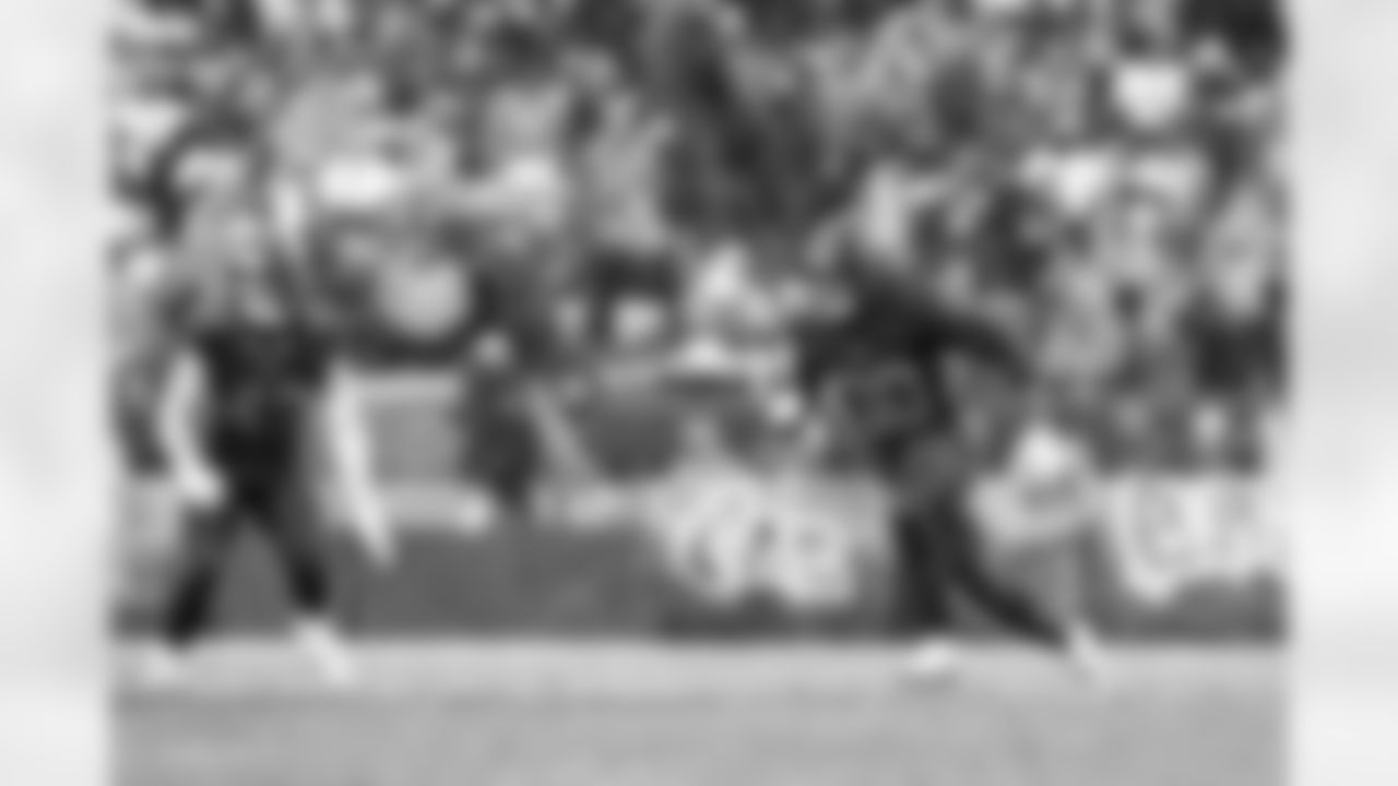 Linebacker Carson Schwesinger (49) and Linebacker Devin Bush (30) during a NFL football game between the Tennessee Titans and Cleveland Browns on December 7, 2025 at Huntington Bank Field.