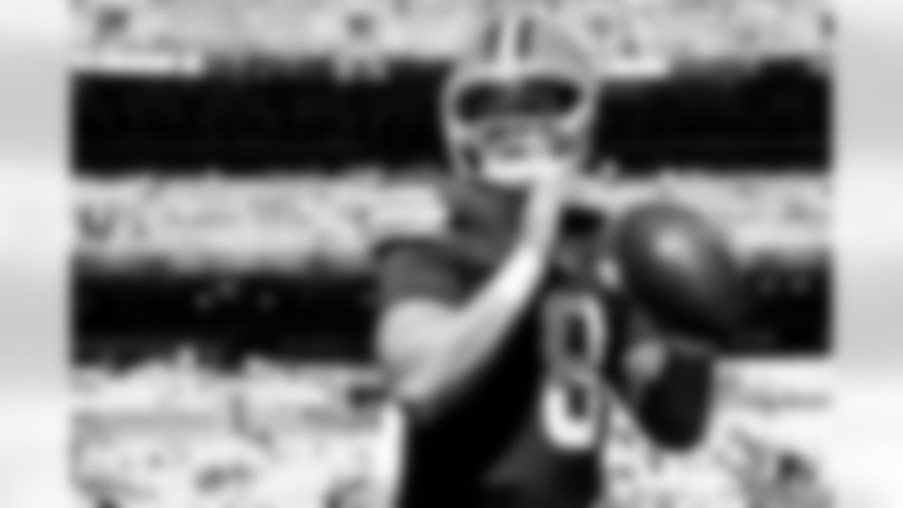 Quarterback Dillon Gabriel (8) before a NFL football game between the Cincinnati Bengals and Cleveland Browns on September 7, 2025 at Huntington Bank Field. The Browns lost 16-17.
