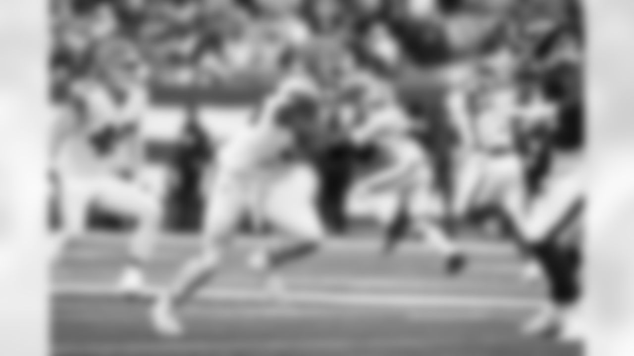 Defensive end Myles Garrett (95) during a NFL football game between the Cleveland Browns and New York Jets on November 9, 2025 at MetLife Stadium.