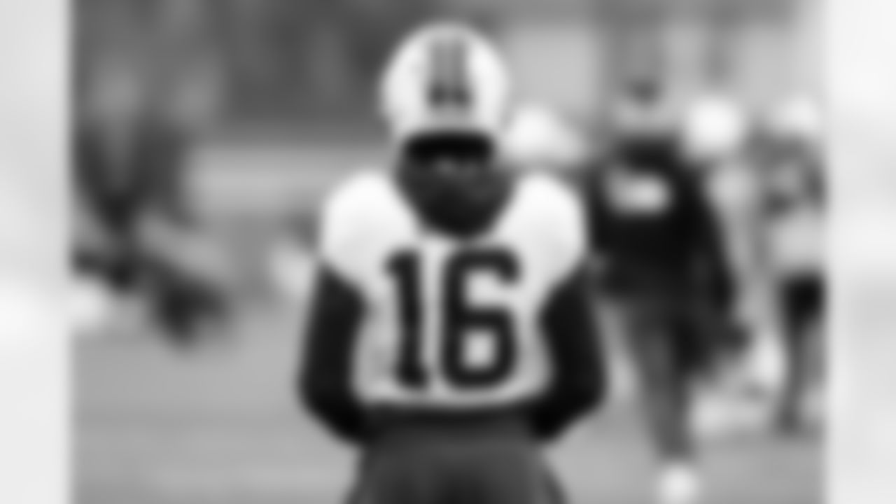 Wide receiver Isaiah Bond (16) during practice at CrossCountry Mortgage Campus on November 19, 2025.