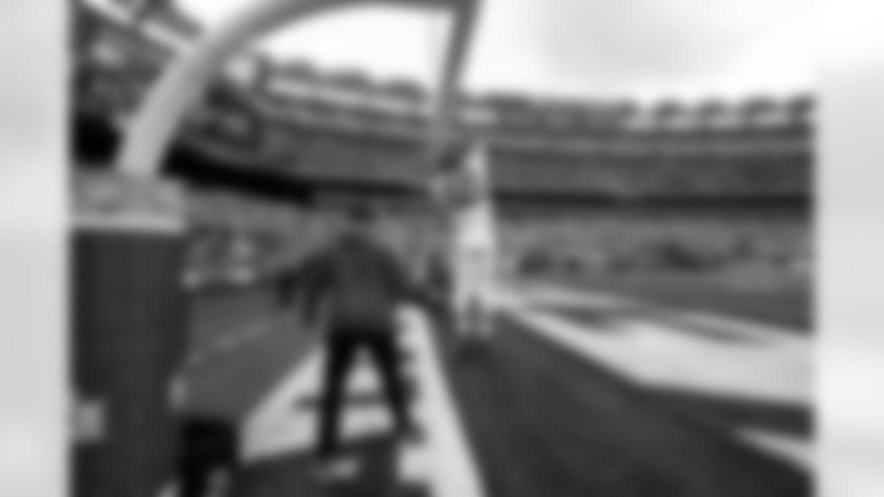 Long snapper Rex Sunahara (50) before a NFL football game between the Cleveland Browns and New York Jets on November 9, 2025 at MetLife Stadium.