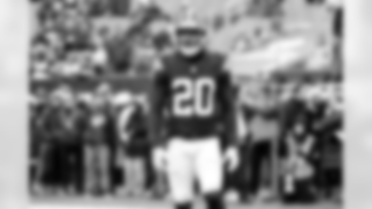 Defensive back D'Angelo Ross (20) before a NFL football game between the San Francisco 49ers and Cleveland Browns on November 30, 2025 at Huntington Bank Field.