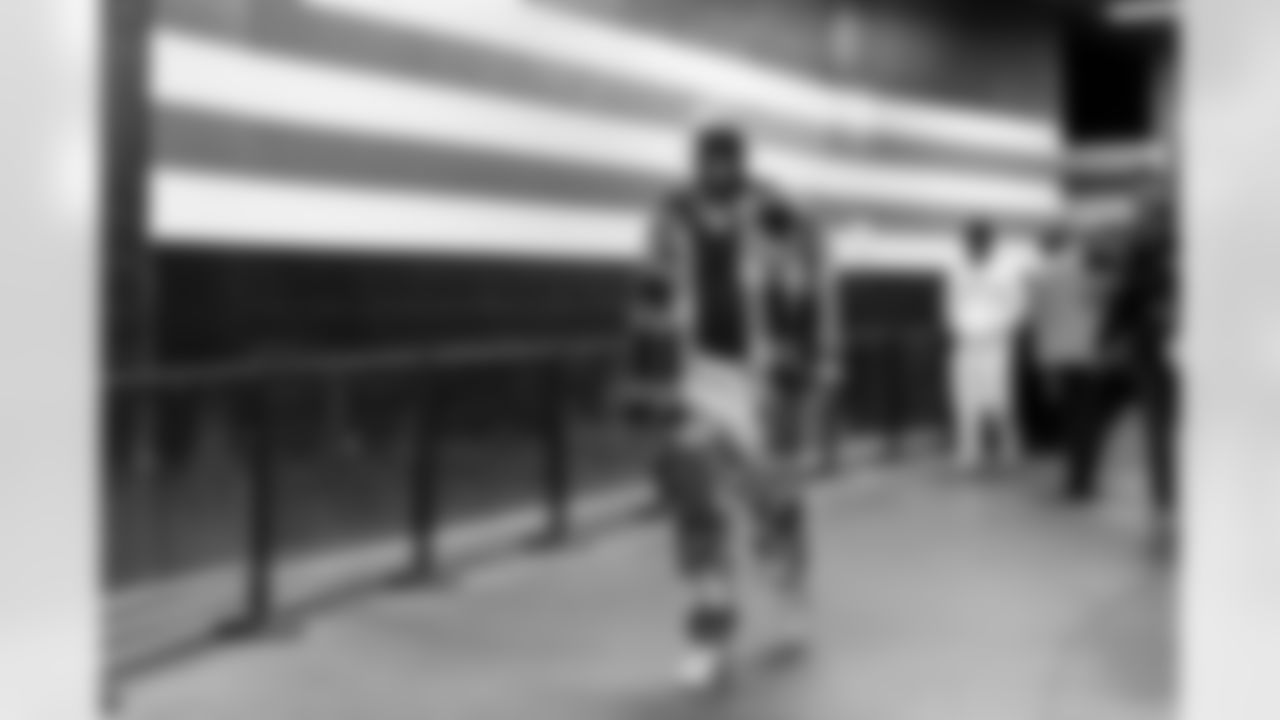 Tight end David Njoku (85) before a NFL football game between the Baltimore Ravens and Cleveland Browns on November 16, 2025 at Huntington Bank Field.