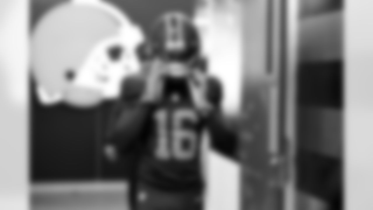 Wide receiver Isaiah Bond (16) before a NFL football game between the Tennessee Titans and Cleveland Browns on December 7, 2025 at Huntington Bank Field.