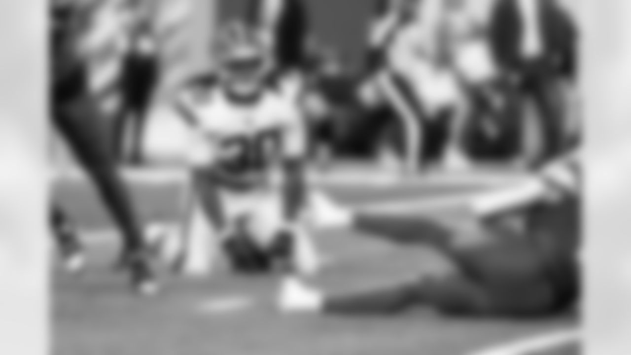 Linebacker Devin Bush (30) during a NFL football game between the Cleveland Browns and Detroit Lions on September 28, 2025 at Ford Field. The Browns lost 10-34.
