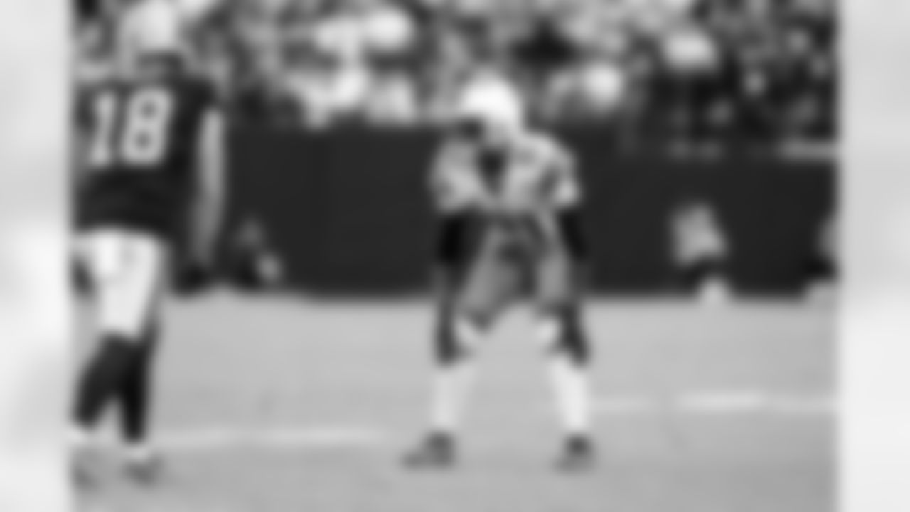 Cornerback Denzel Ward (21) during a NFL football game between the Cleveland Browns and Las Vegas Raiders on November 23, 2025 at Allegiant Stadium.