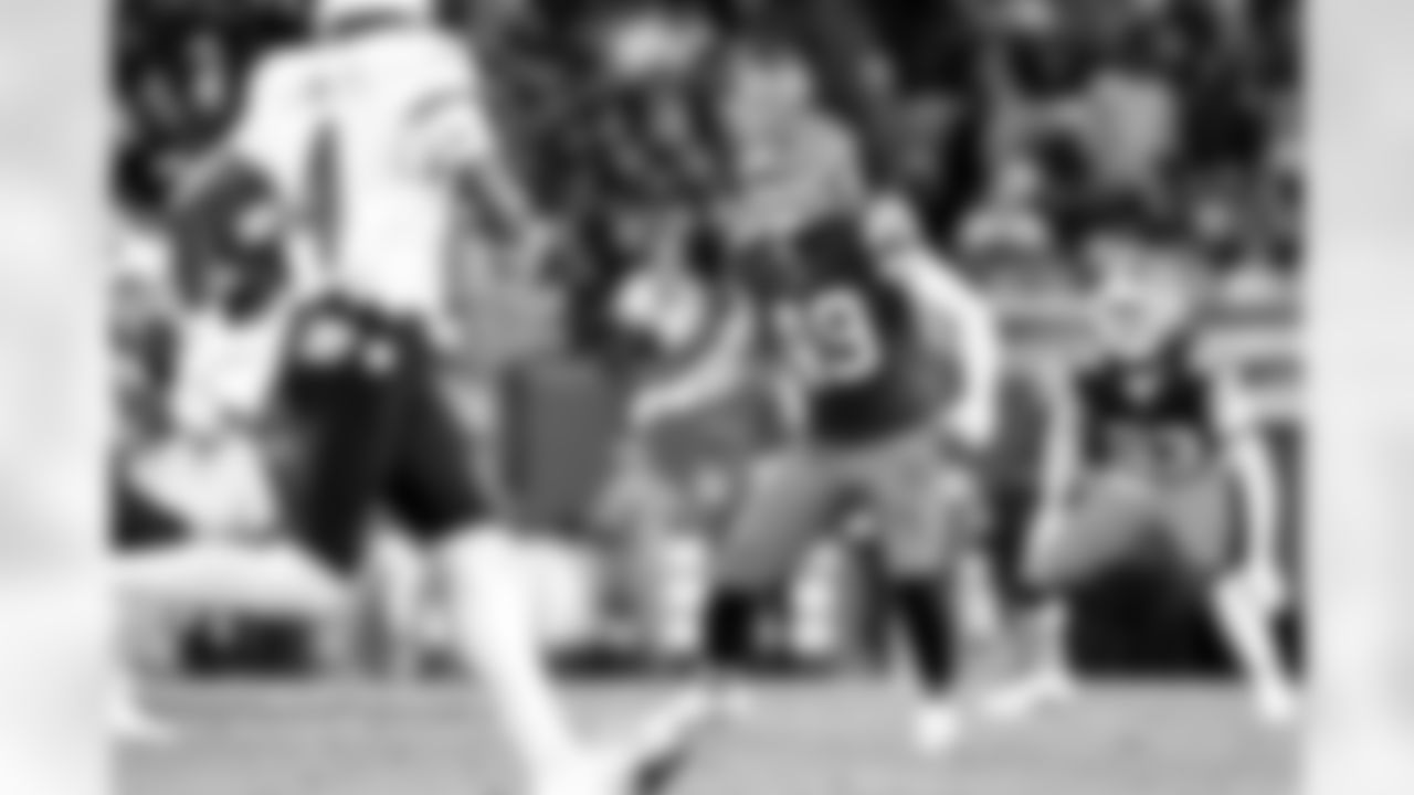 Linebacker Carson Schwesinger (49) during a NFL football game between the Baltimore Ravens and Cleveland Browns on November 16, 2025 at Huntington Bank Field.