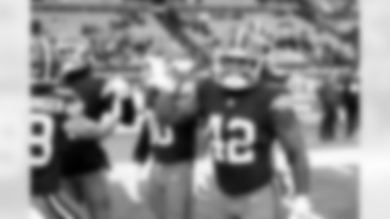 Linebacker Easton Mascarenas-Arnold (42)