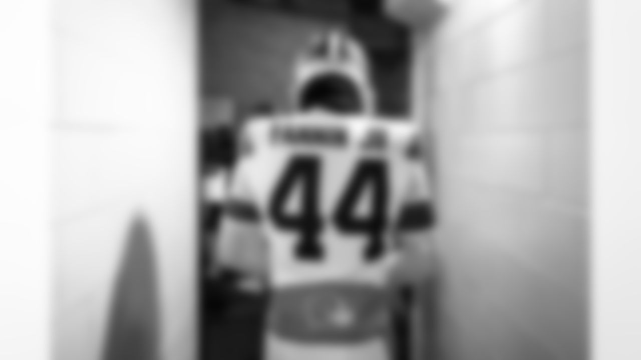 Tight end Harold Fannin Jr. (44) before a NFL football game between the Cleveland Browns and Chicago Bears on December 14, 2025 at Soldier Field.