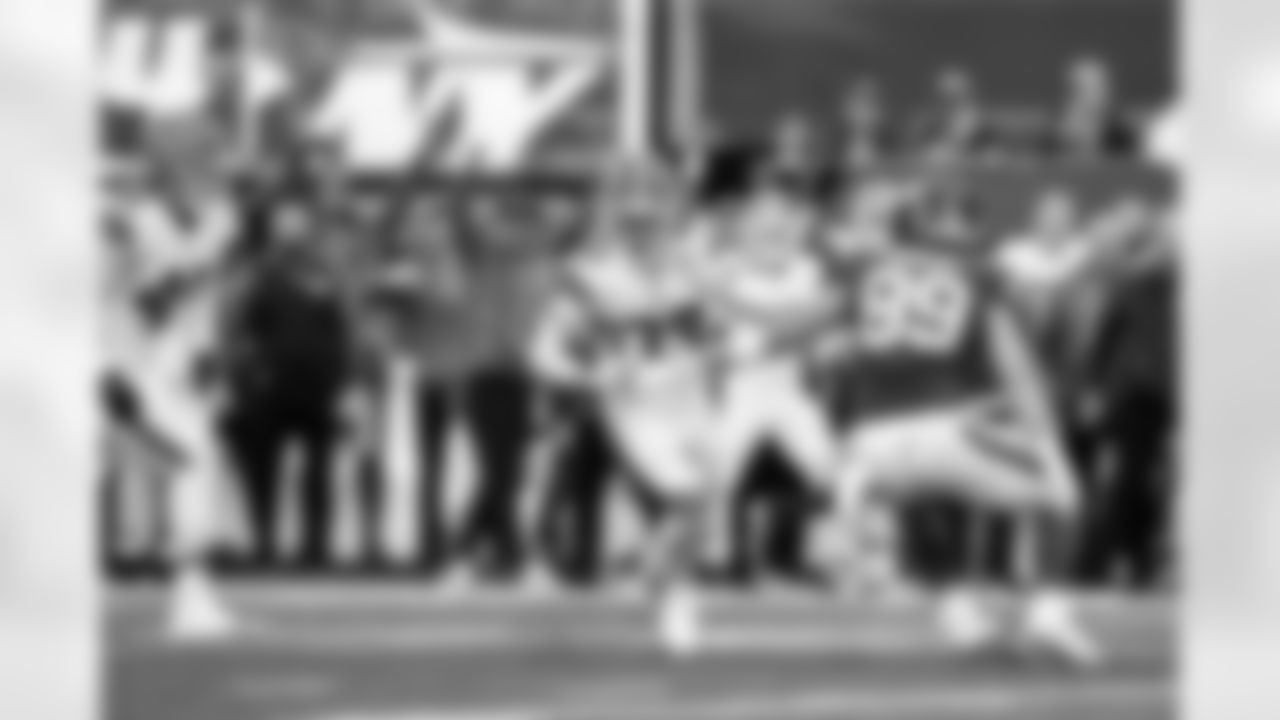 Safety Ronnie Hickman Jr. (33) during a NFL football game between the Cleveland Browns and New York Jets on November 9, 2025 at MetLife Stadium.