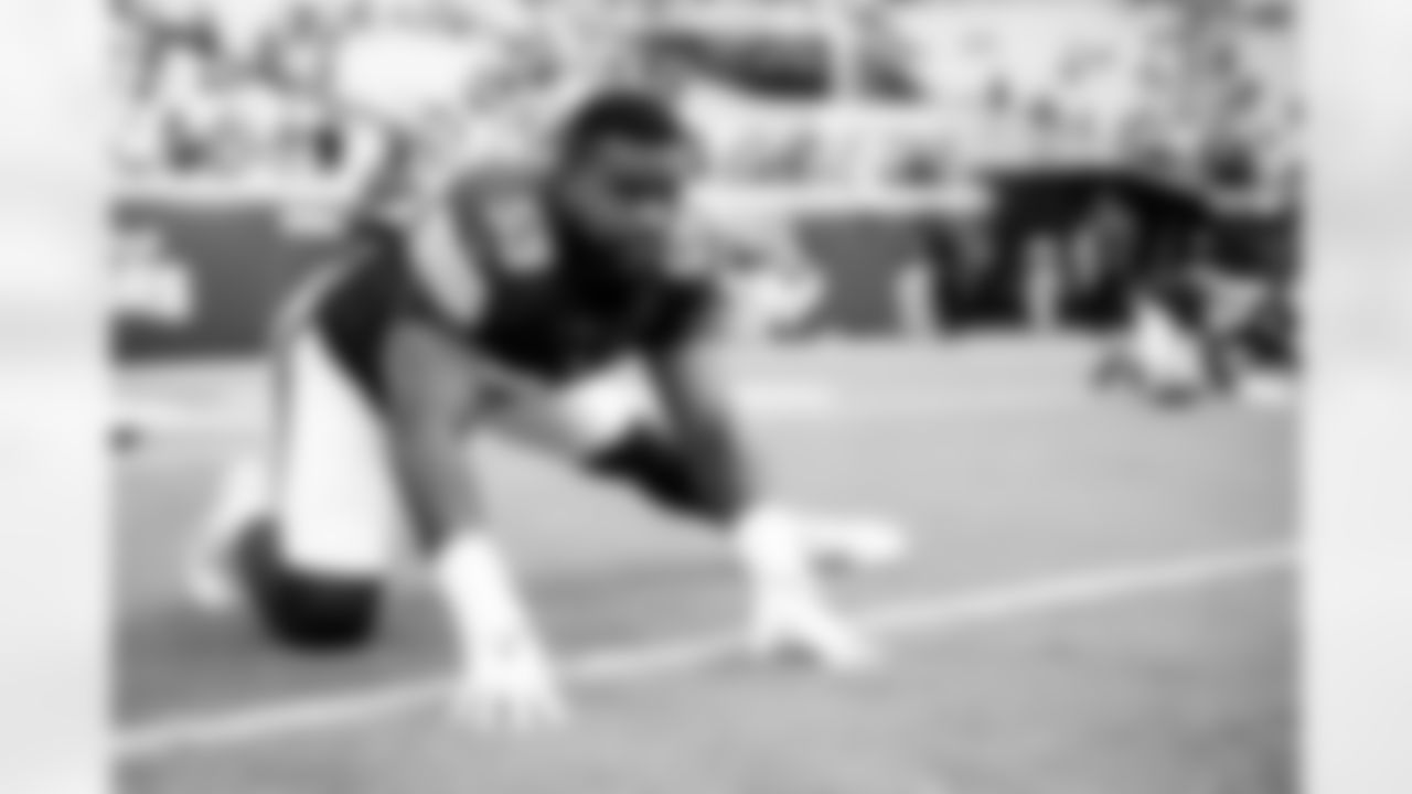 Linebacker Winston Reid (59)