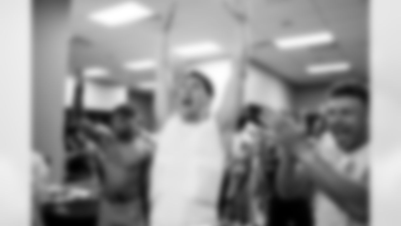 The Browns celebrate after a NFL football game between the Cleveland Browns and Las Vegas Raiders on November 23, 2025 at Allegiant Stadium.