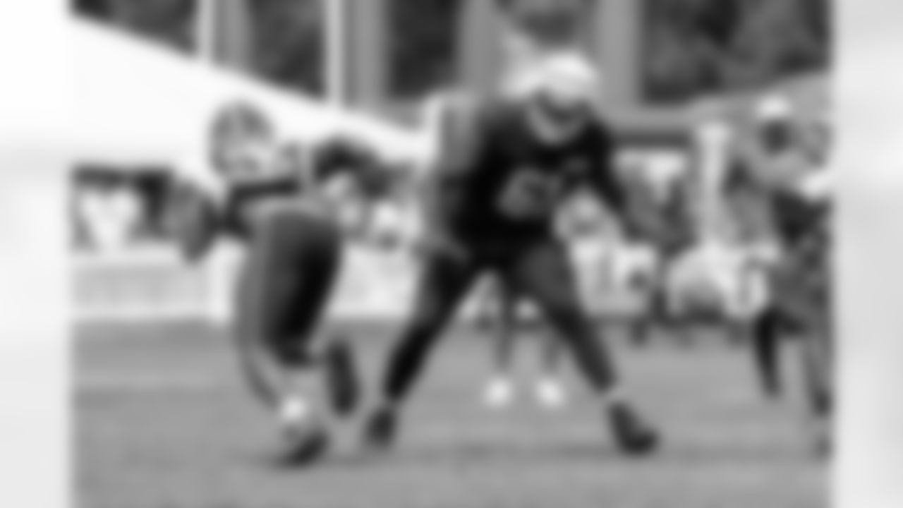 Offensive tackle Roy Mbaeteka (61)