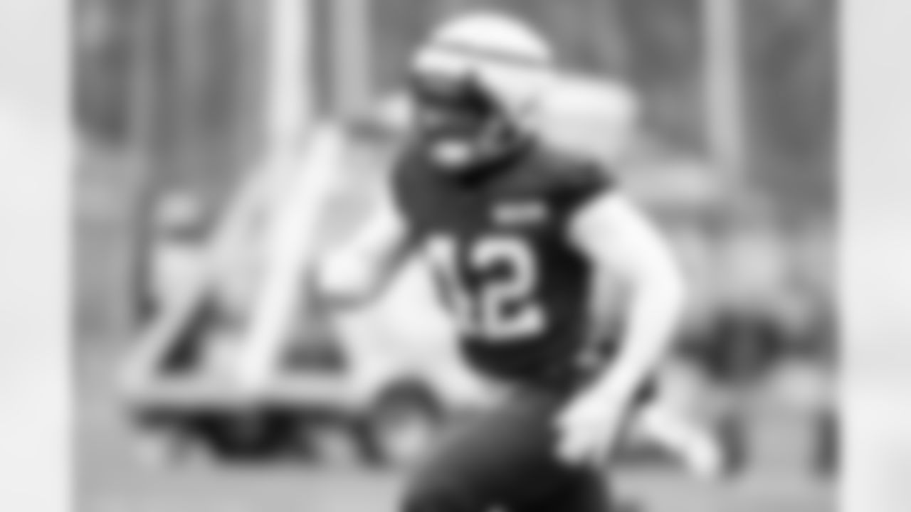 Linebacker Easton Mascarenas-Arnold (42) during practice at CrossCountry Mortgage Campus on November 20, 2025.