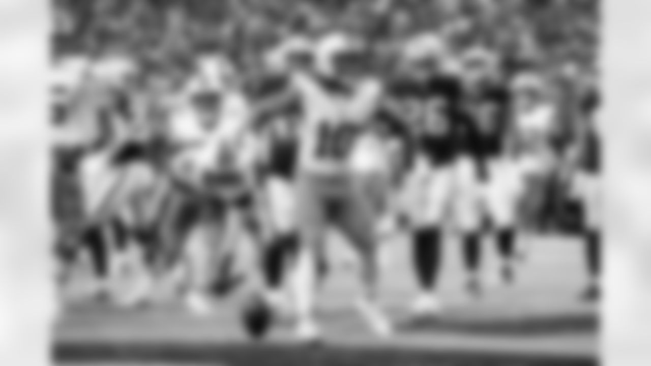 Running back Quinshon Judkins (10) during a NFL football game between the Cleveland Browns and Las Vegas Raiders on November 23, 2025 at Allegiant Stadium. The Browns won 24-10.