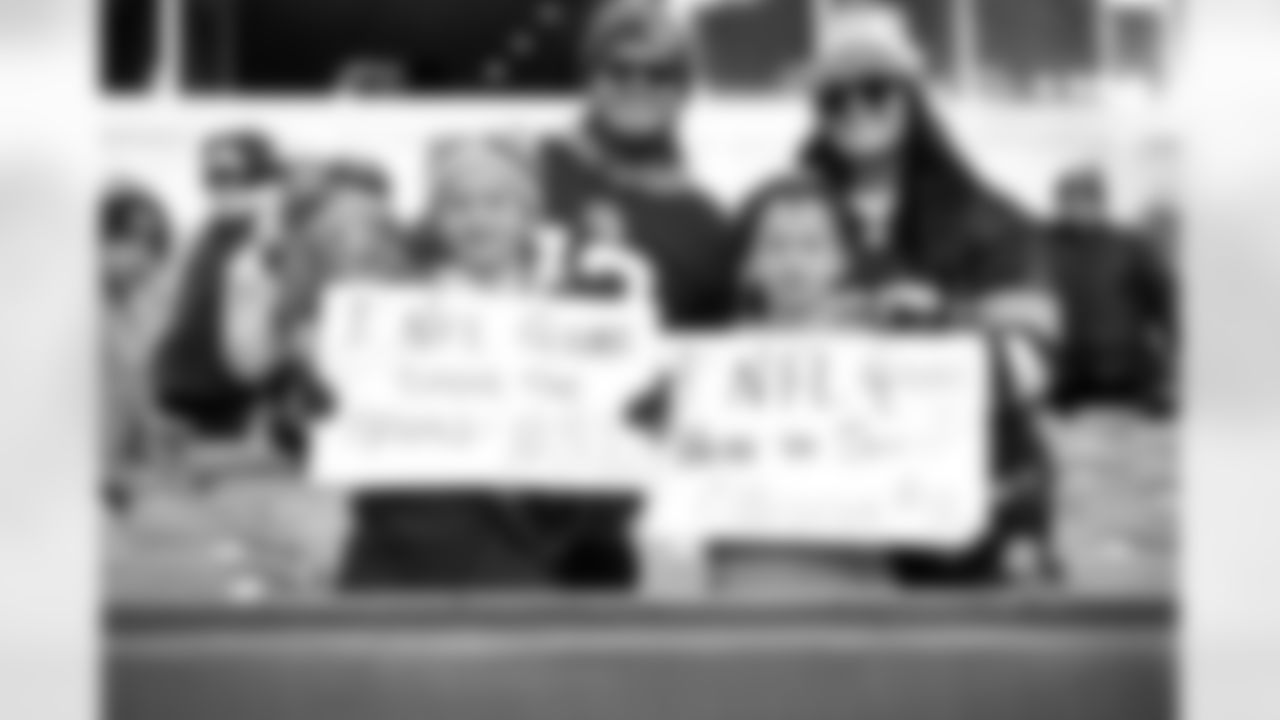 The Browns celebrate after a NFL football game between the Cleveland Browns and Cincinnati Bengals on January 4, 2026 at Paycor Stadium.