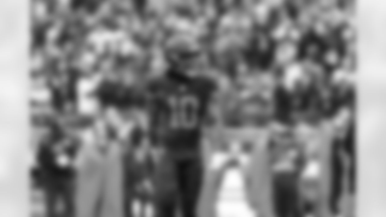 Running back Quinshon Judkins (10) during a NFL football game between the Tennessee Titans and Cleveland Browns on December 7, 2025 at Huntington Bank Field.