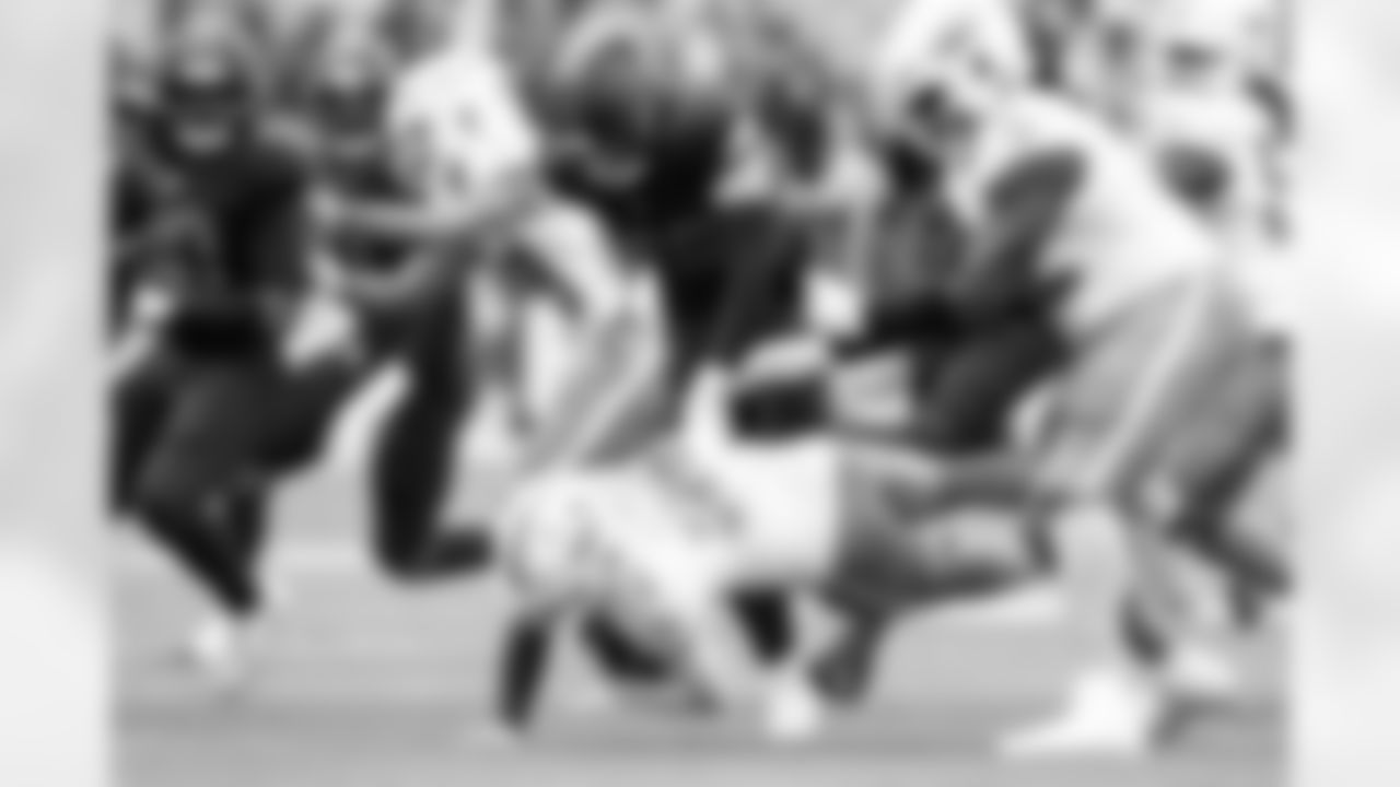 Linebacker Carson Schwesinger (49) during a NFL football game between the Miami Dolphins and Cleveland Browns on October 19, 2025 at Huntington Bank Field. The Browns won 31-6.