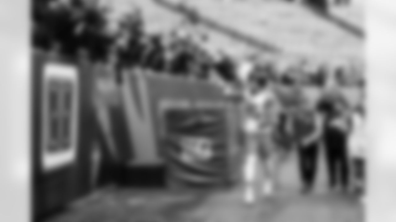 The Browns celebrate after a NFL football game between the Cleveland Browns and Cincinnati Bengals on January 4, 2026 at Paycor Stadium.