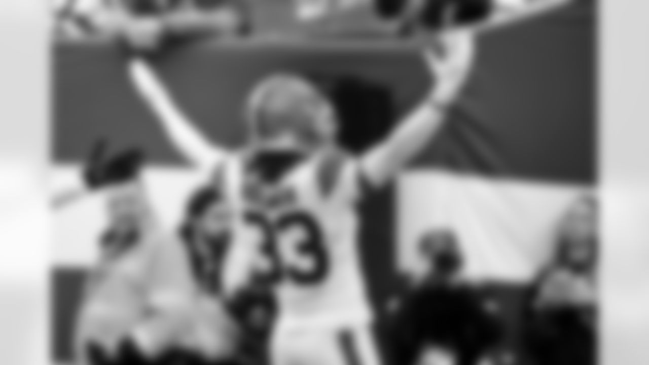 Safety Ronnie Hickman Jr. (33) during a NFL football game between the Cleveland Browns and New York Jets on November 9, 2025 at MetLife Stadium.