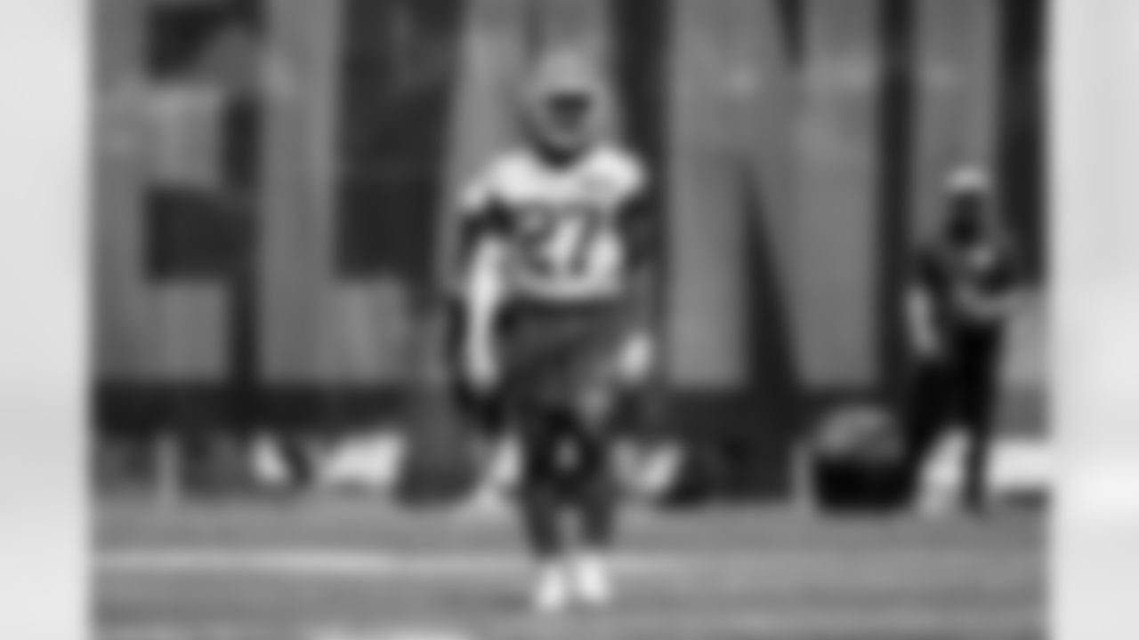 Defensive back LaMareon James (27) during fieldwork on the first day of Rookie Minicamp at CrossCountry Mortgage Campus on May 9, 2025.