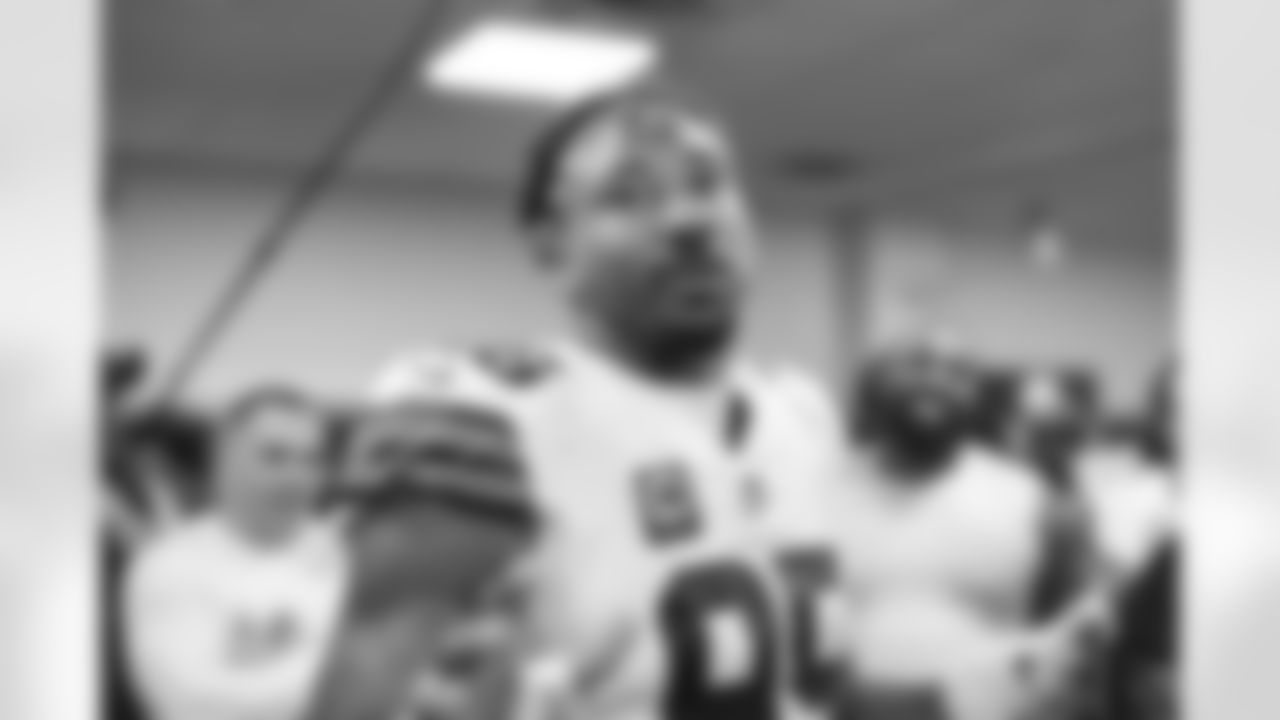 The Browns celebrate after a NFL football game between the Cleveland Browns and Cincinnati Bengals on January 4, 2026 at Paycor Stadium.