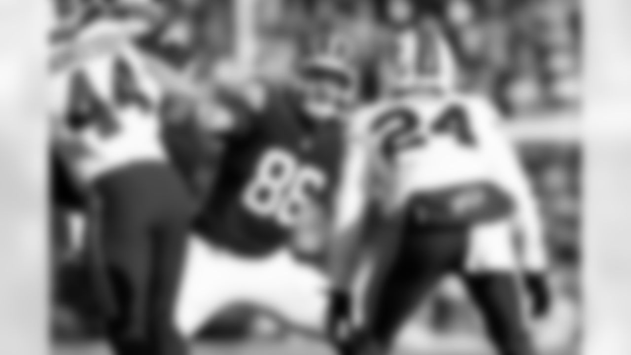 Tight end Blake Whiteheart (86)