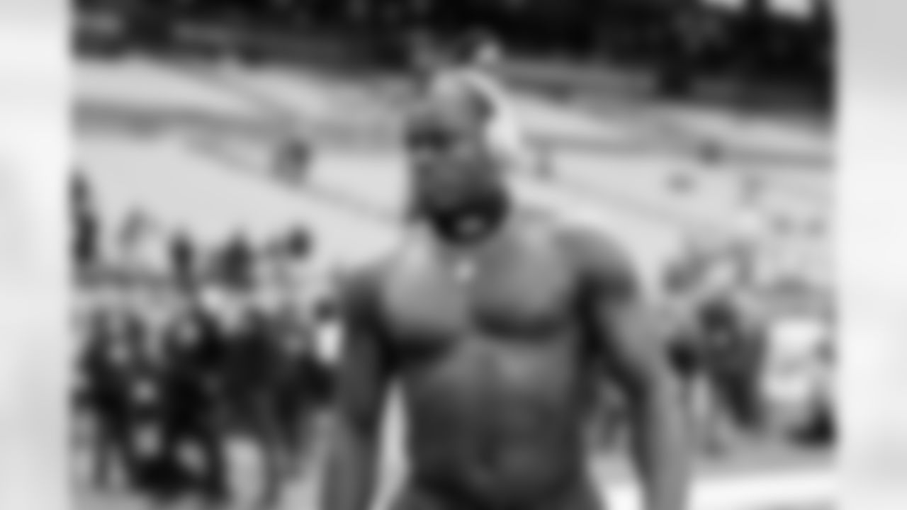 Tight end David Njoku (85) before a NFL football game between the Baltimore Ravens and Cleveland Browns on November 16, 2025 at Huntington Bank Field.