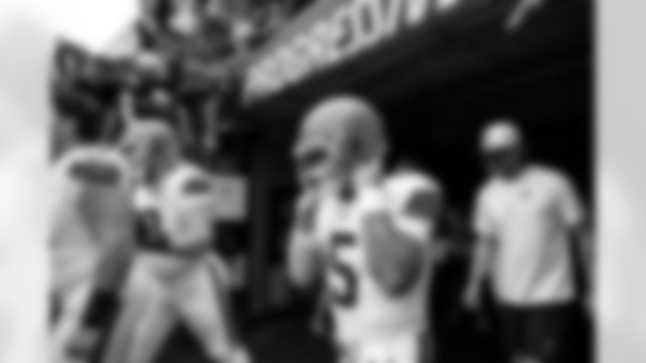 Quarterback Dillon Gabriel (5) before a preseason NFL football game between the Los Angeles Rams and Cleveland Browns on August 23, 2025 at Huntington Bank Field.