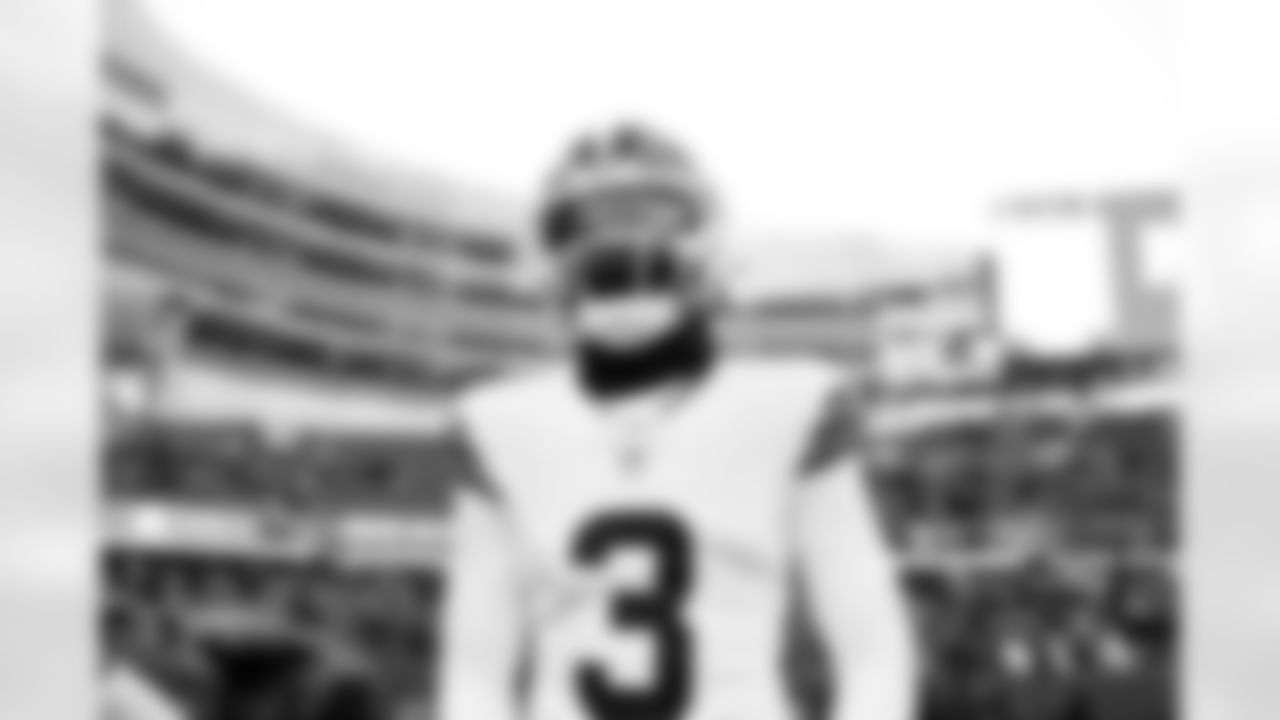 Wide receiver Jerry Jeudy (3) before a NFL football game between the Cleveland Browns and Chicago Bears on December 14, 2025 at Soldier Field.