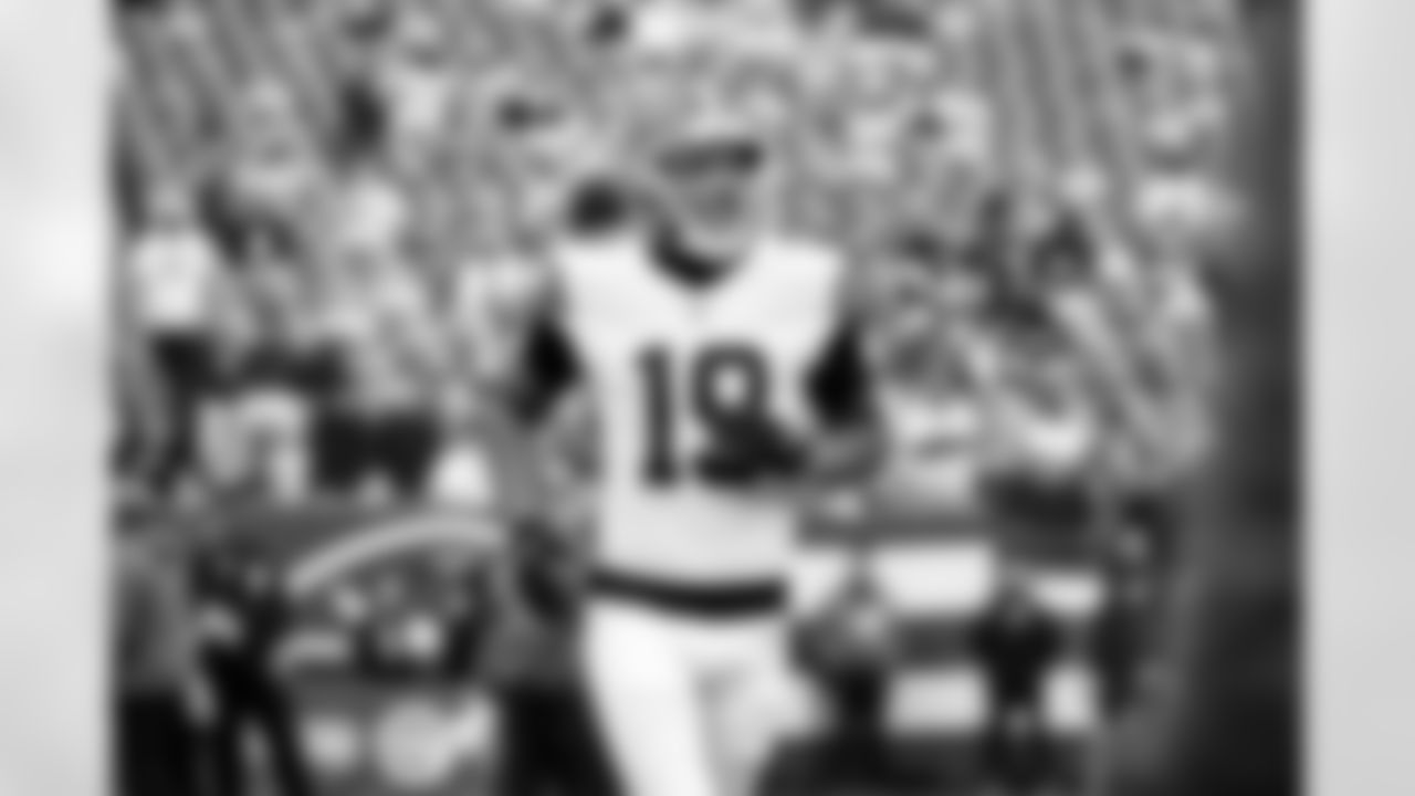 Wide receiver Cedric Tillman (19) before a NFL football game between the Cleveland Browns and New York Jets on November 9, 2025 at MetLife Stadium.