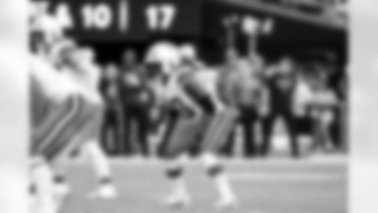 Linebacker Devin Bush (30) during a NFL football game between the Cleveland Browns and Las Vegas Raiders on November 23, 2025 at Allegiant Stadium.