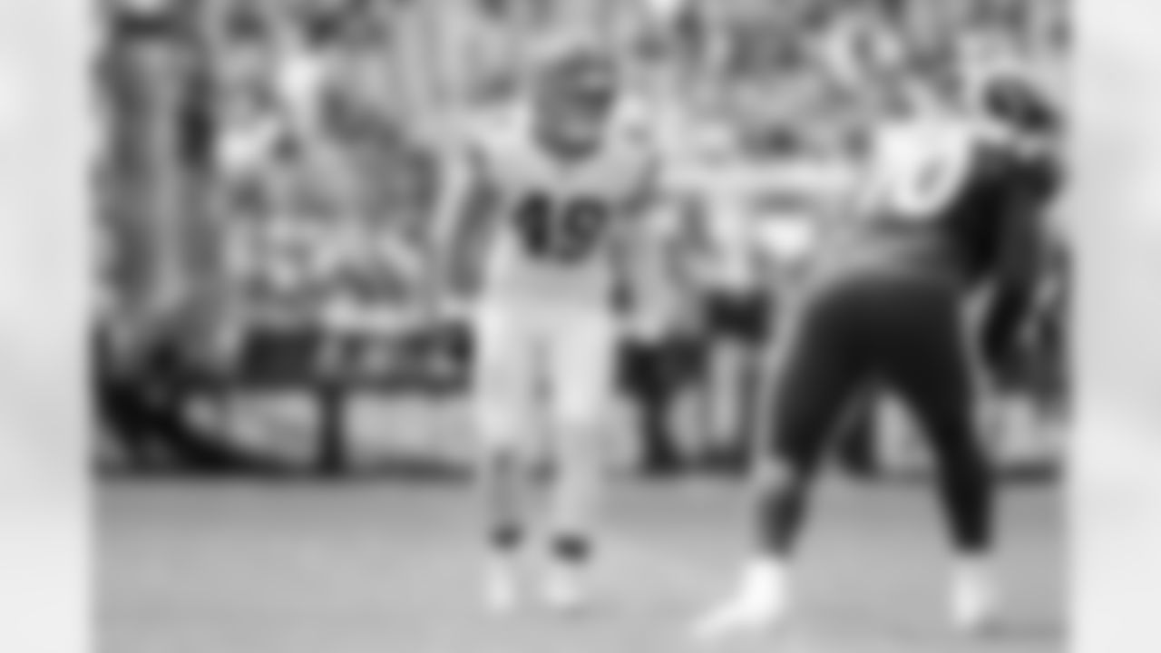 Linebacker Carson Schwesinger (49) during a preseason NFL football game between the Los Angeles Rams and Cleveland Browns on August 23, 2025 at Huntington Bank Field. The Browns won 19-17.