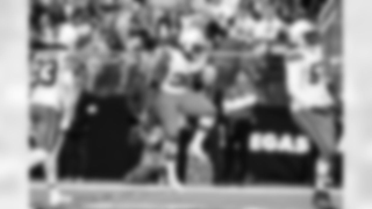 Linebacker Devin Bush (30) during a NFL football game between the Cleveland Browns and Las Vegas Raiders on November 23, 2025 at Allegiant Stadium.