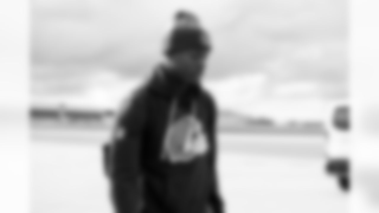 Safety Christopher Edmonds (41) travels to Las Vegas on November 22, 2025.