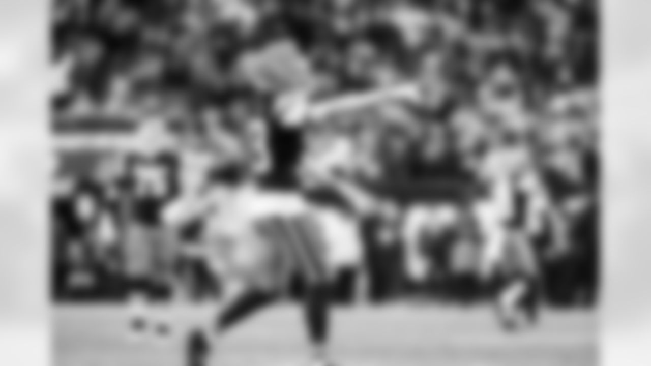 Safety Ronnie Hickman Jr. (33) during a NFL football game between the Pittsburgh Steelers and Cleveland Browns on December 28, 2025 at Huntington Bank Field.