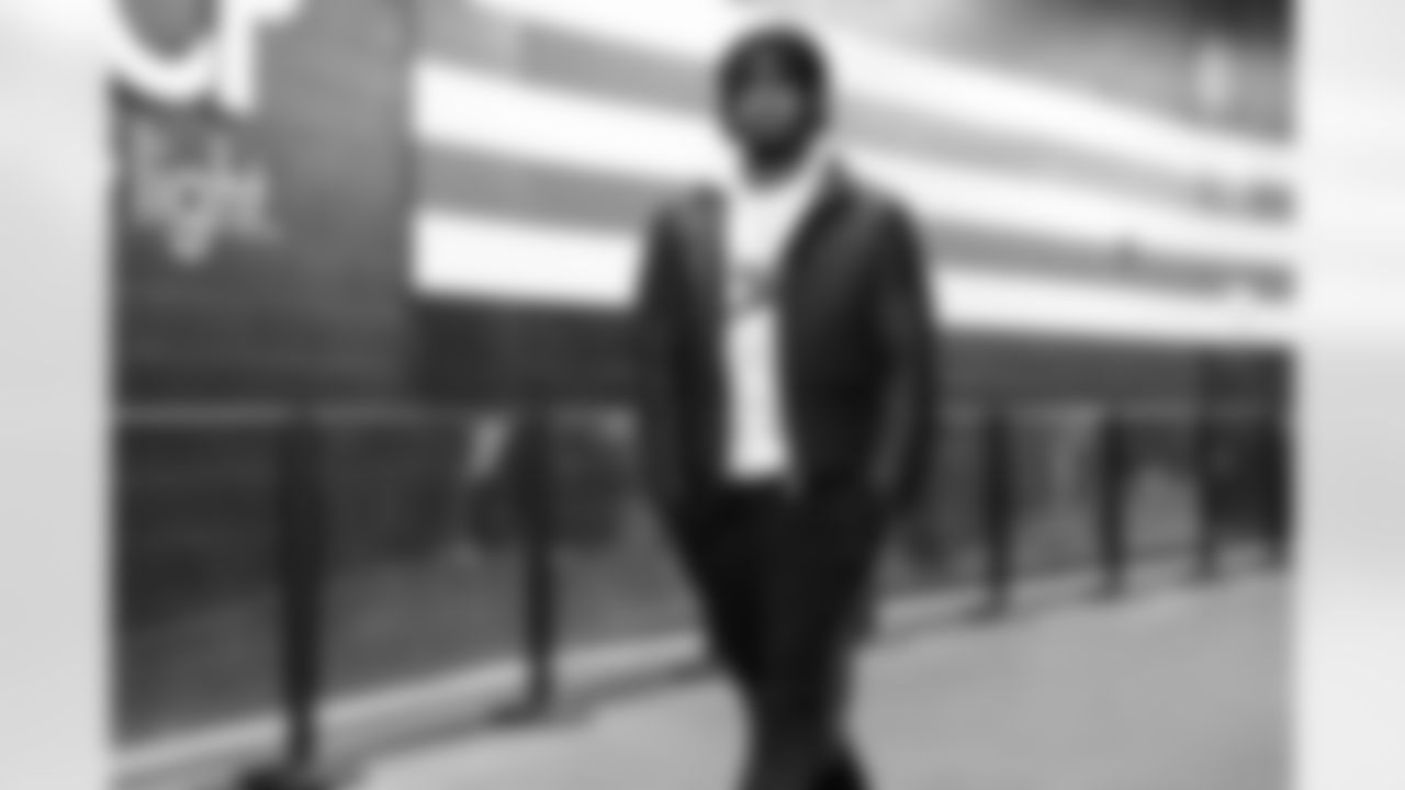 Running back Dylan Sampson (22) before a NFL football game between the San Francisco 49ers and Cleveland Browns on November 30, 2025 at Huntington Bank Field.