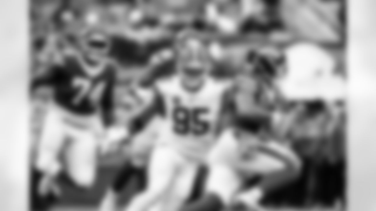 Defensive end Myles Garrett (95) during a NFL football game between the Cleveland Browns and New York Jets on November 9, 2025 at MetLife Stadium.