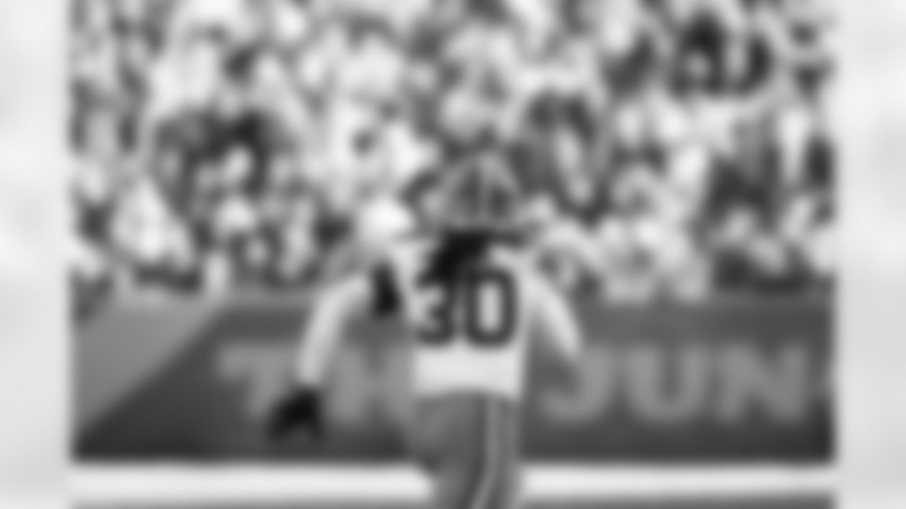 Linebacker Devin Bush (30) during a NFL football game between the Cleveland Browns and Cincinnati Bengals on January 4, 2026 at Paycor Stadium.