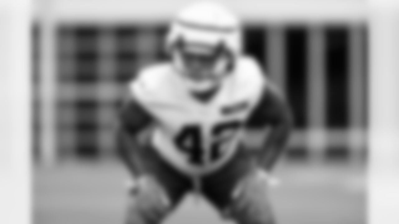 Linebacker Easton Mascarenas-Arnold (42)