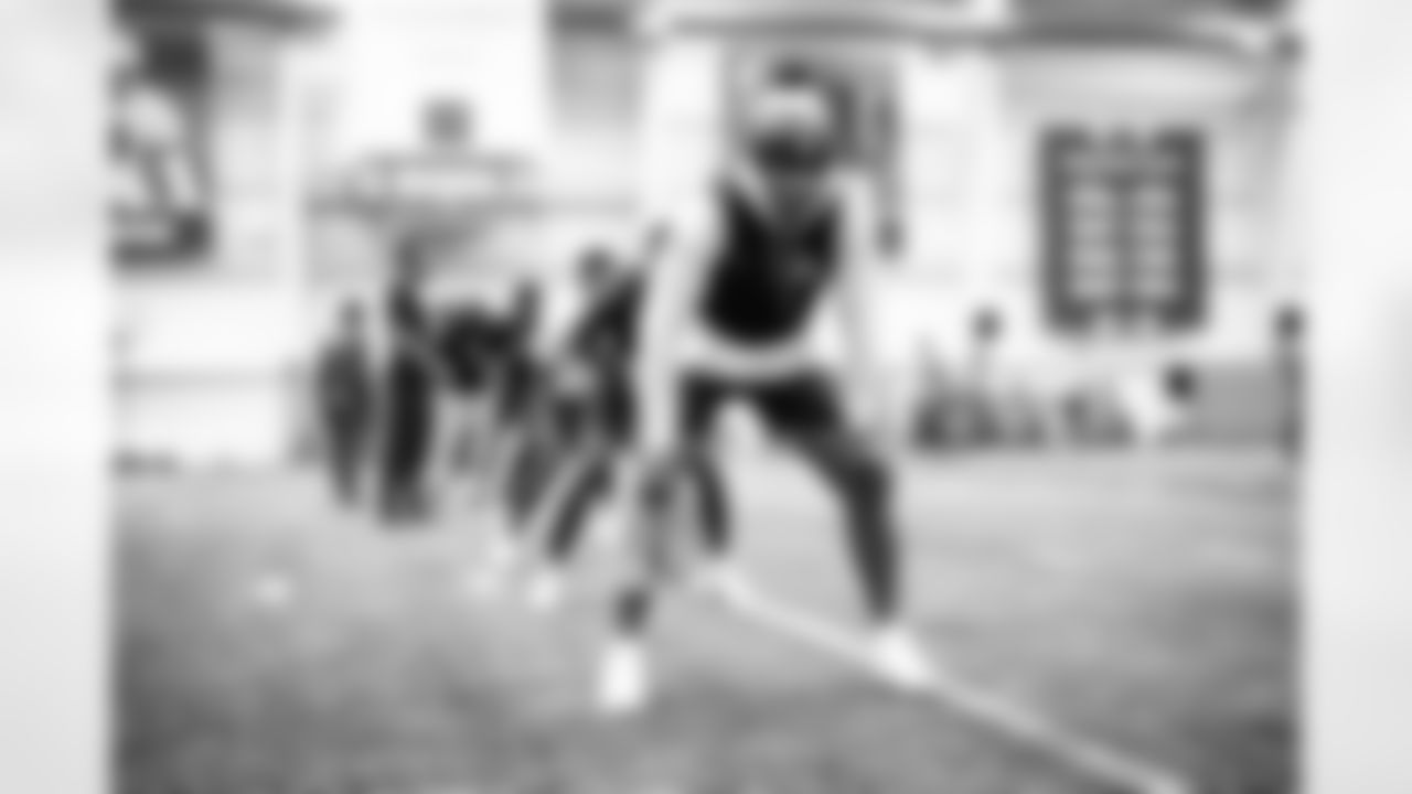 Quarterback Deshaun Watson (4) during a workout in Phase I of the offseason at CrossCountry Mortgage Campus on April 24, 2024.