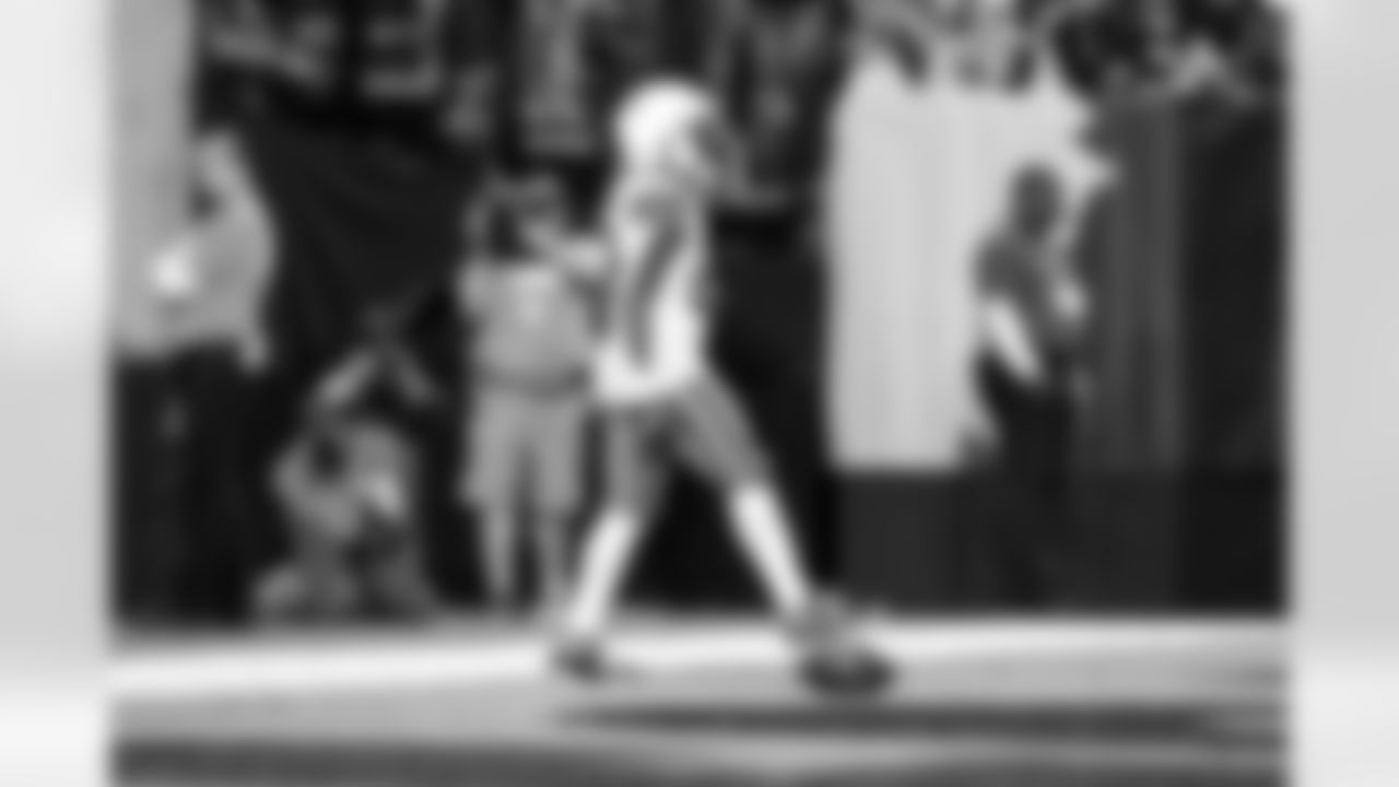 Running back Dylan Sampson (22) during a NFL football game between the Cleveland Browns and Las Vegas Raiders on November 23, 2025 at Allegiant Stadium.